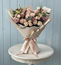 Букет цветов из:  Розы и Лизиантусы в Шале