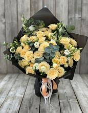 Букет цветов из:  Розы и Лизиантусы в Шале