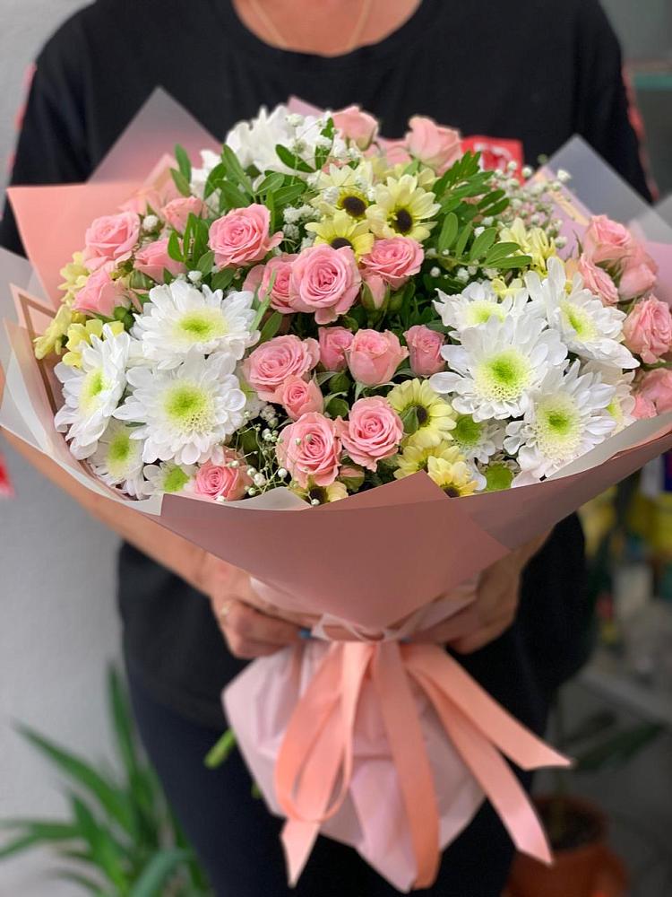 Букет цветов из: Розы и Хризантемы в Шале