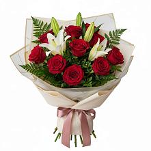 Букет цветов из:  Лилии и Розы в Шале