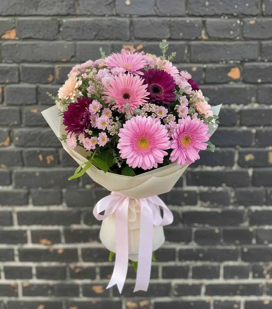 Букет цветов из: Герберы и Хризантемы в Шале