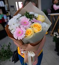 Букет цветов из:  Герберы, Розы и Хризантемы в Шале