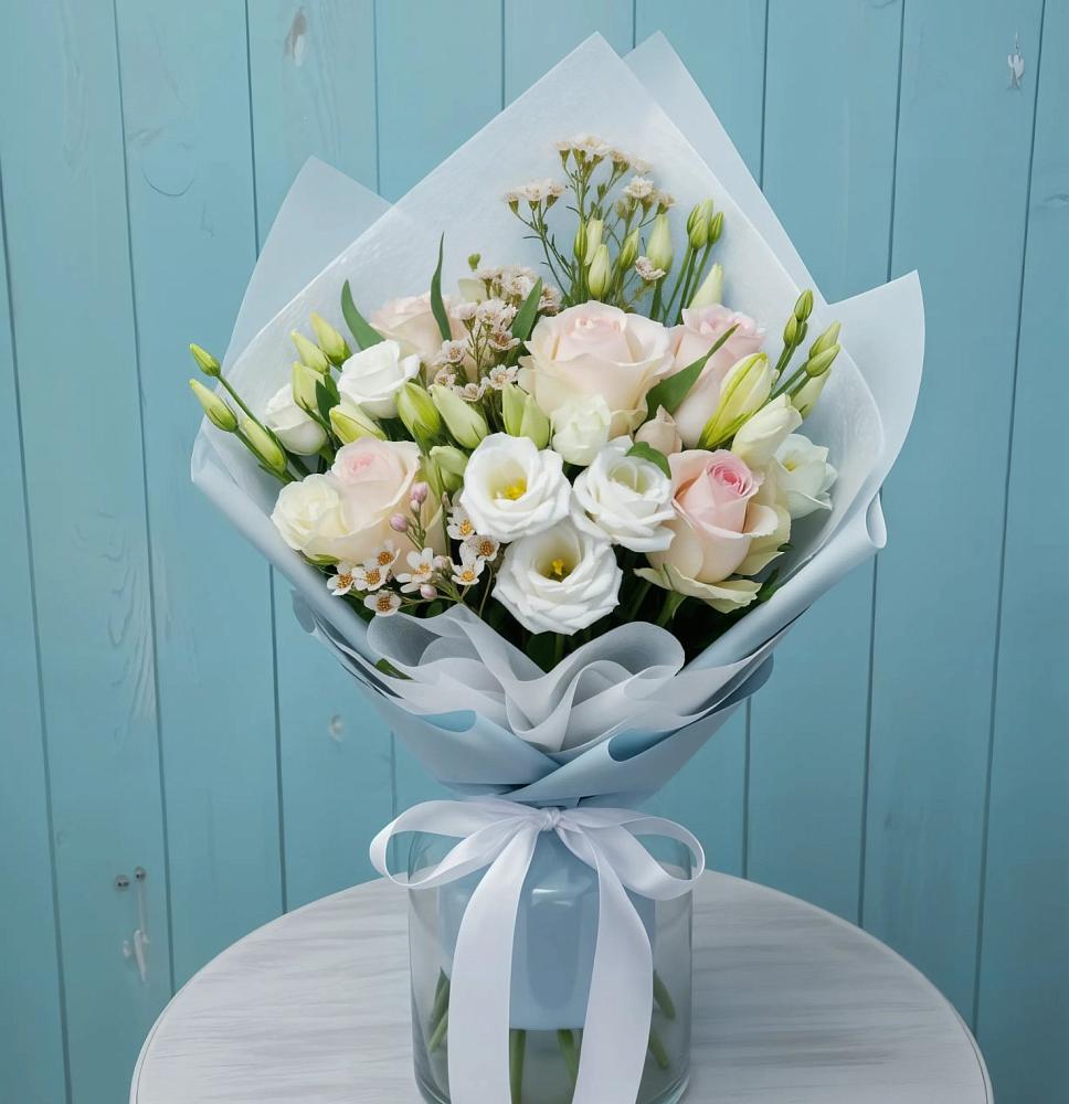 Букет цветов из: Розы и Лизиантусы в Шале