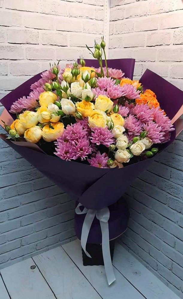 Букет цветов из: Хризантемы и Розы в Шале