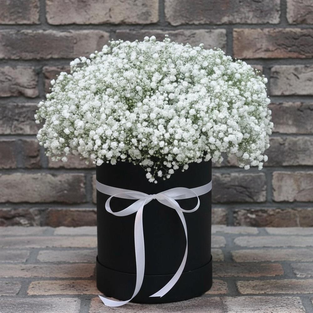 Цветочная композиция из Гипсофила в шляпной коробке в Шале