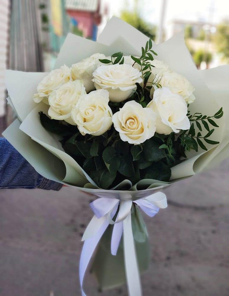 Букет Белые розы Проуд в Шале