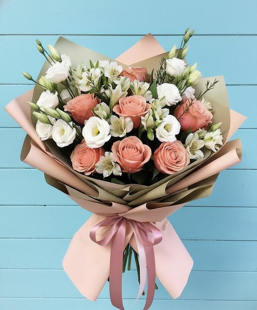 Букет цветов из: Розы, Альстромерии и Лизиантусы в Шале