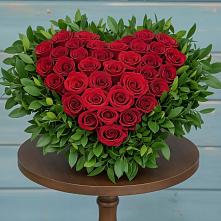 Цветочная композиция из Розы в виде сердца в Шале