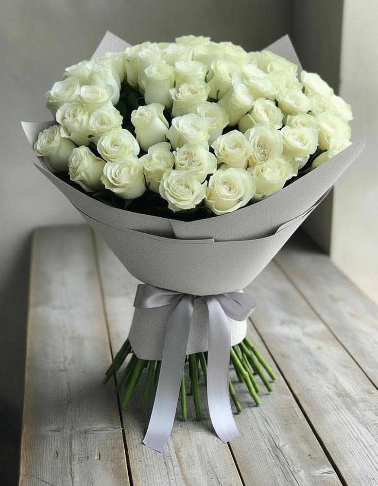Букет 35 Белых роз в Шале
