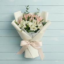 Букет цветов из:  Альстромерии в Шале