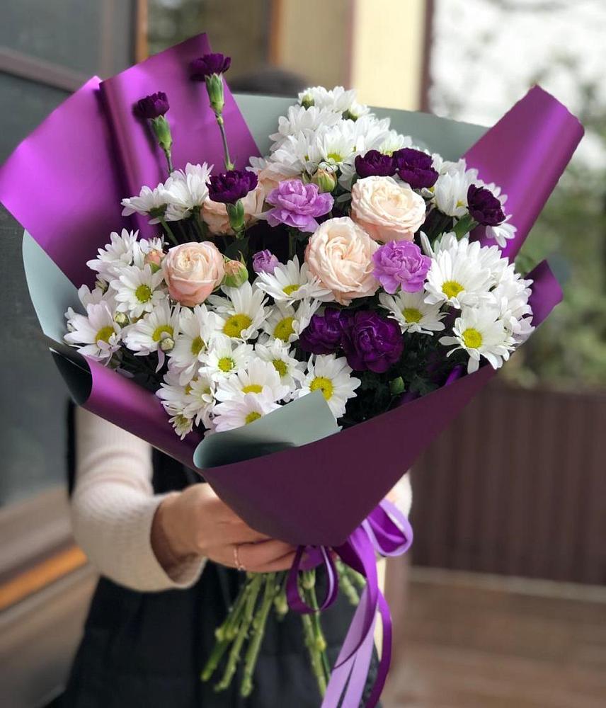 Букет цветов из: Хризантемы, Гвоздики и Розы в Шале