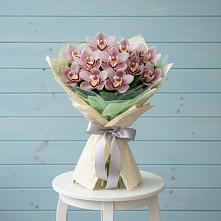 Букет цветов из:  Орхидеи и Розы в Шале