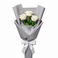 Букет 3 белые розы в Шале