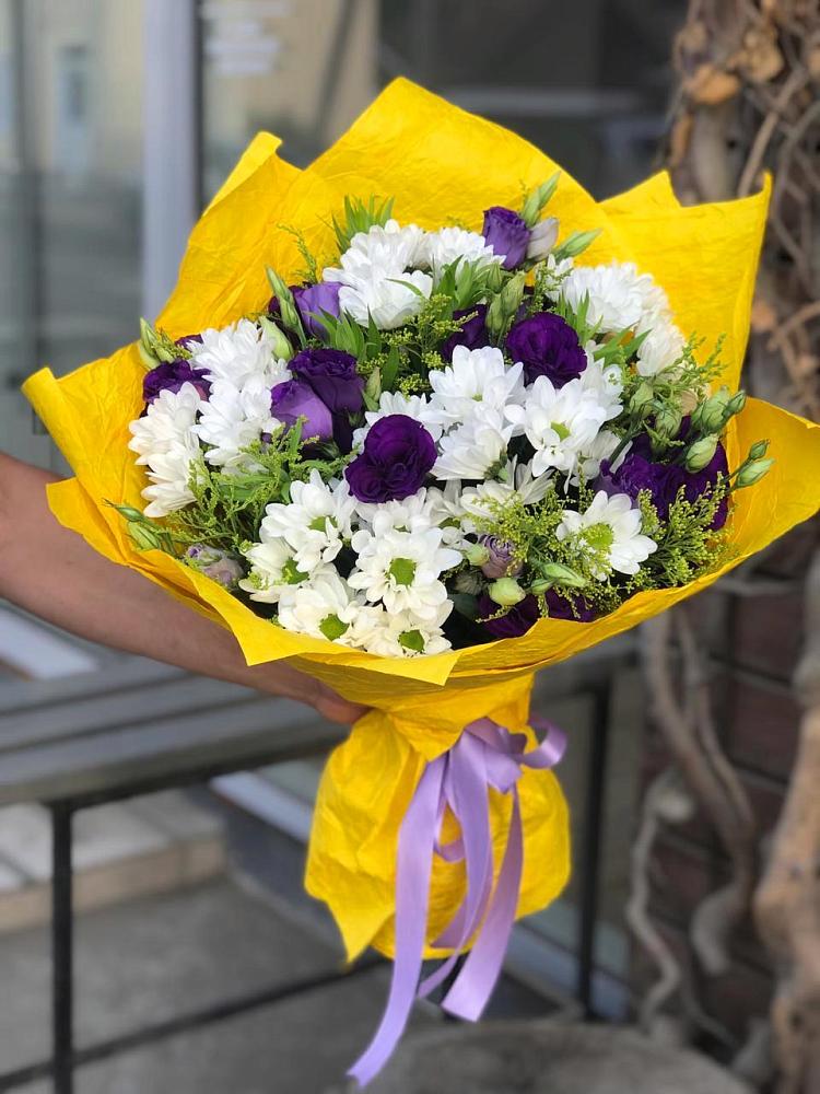 Букет цветов из: Ирисы, Хризантемы и Ромашки в Шале