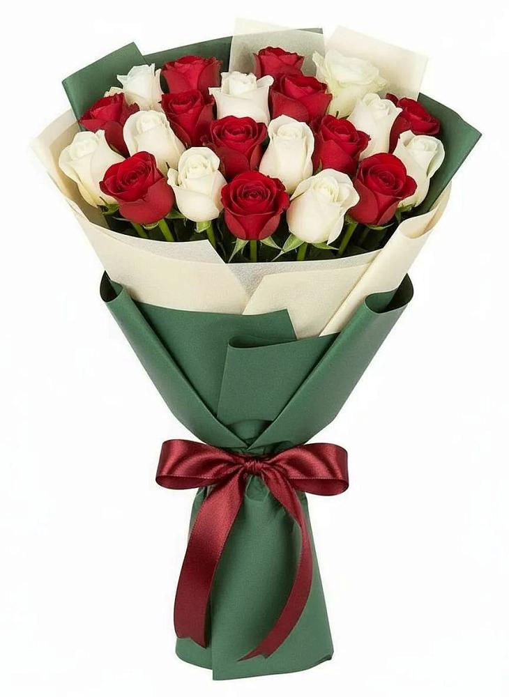 Букет Микс из красных и белых роз в Шале