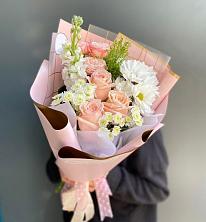 Букет цветов из:  Хризантемы и Розы в Шале