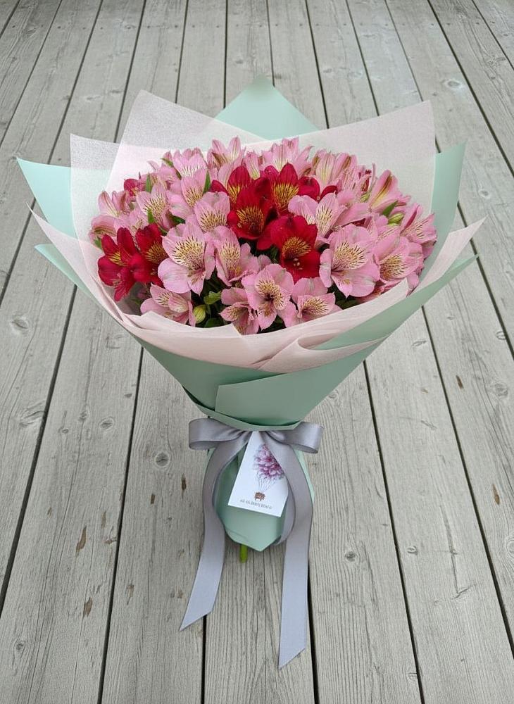 Букет цветов из: Альстромерии в Шале