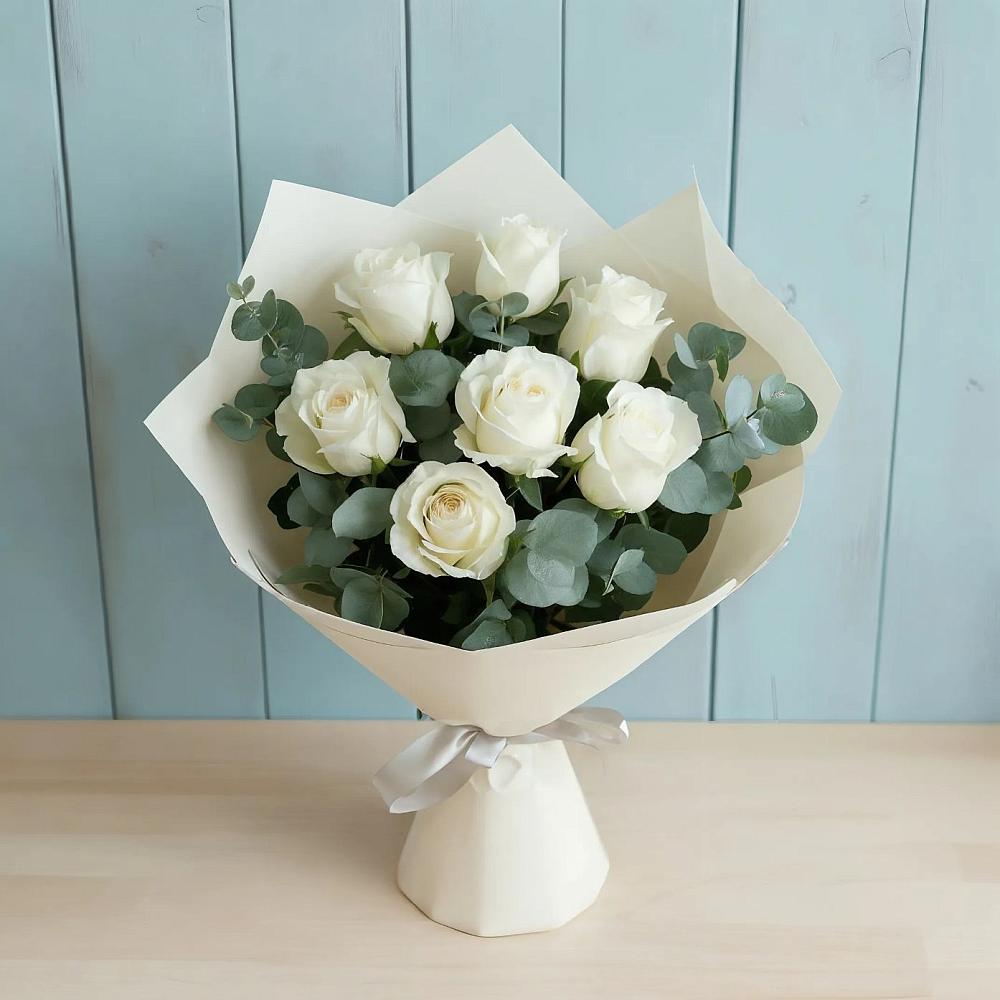 Букет Белые розы в Эвкалипте в Шале