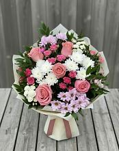 Букет цветов из:  Альстромерии, Гвоздики, Розы и Хризантемы в Шале