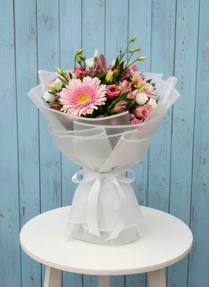 Букет цветов из: Герберы, Альстромерии и Лизиантусы в Шале