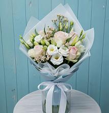 Букет цветов из:  Розы и Лизиантусы в Шале