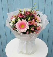 Букет цветов из:  Герберы, Альстромерии и Лизиантусы в Шале