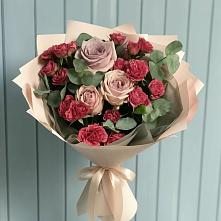 Букет цветов из:  Гвоздики и Розы в Шале