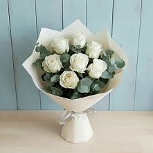 Букет Белые розы в Эвкалипте в Шале