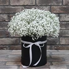 Цветочная композиция из Гипсофила в шляпной коробке в Шале
