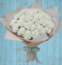 Букет цветов из:  Гвоздики в Шале