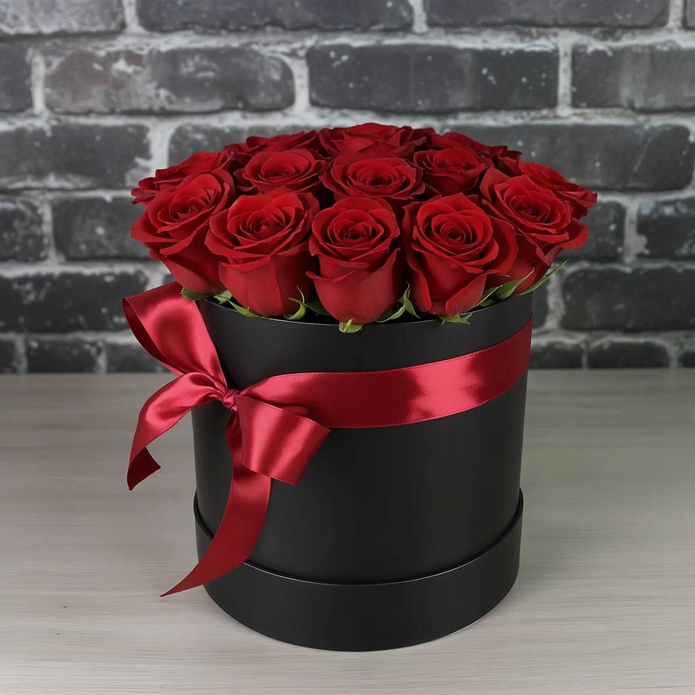 Цветочная композиция из Розы в шляпной коробке в Шале