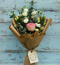 Букет цветов из:  Розы и Лизиантусы в Шале