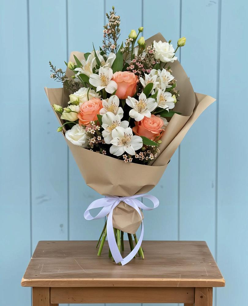 Букет цветов из: Альстромерии, Лизиантусы, Розы и Хризантемы в Шале