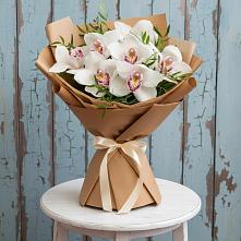 Букет цветов из:  Орхидеи и Розы в Шале
