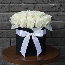 Цветочная композиция из Розы в шляпной коробке в Шале