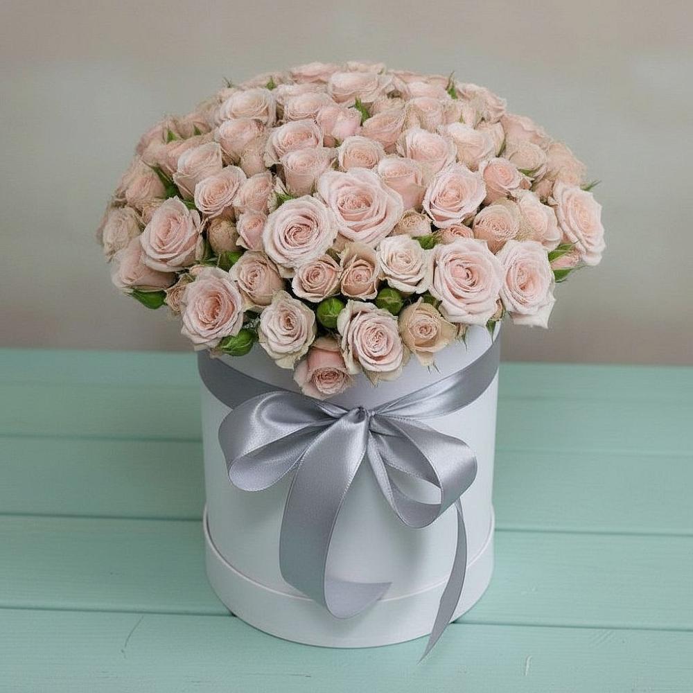 Цветочная композиция из Розы в шляпной коробке в Шале